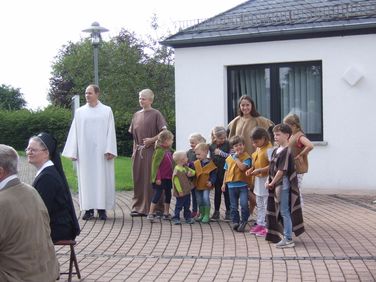 Kinder setzten das Evangelium anschaulich in Szene